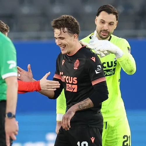 « Heel blij met deze mooie overwinning en mijn dubbele » en « Belangrijk dat we de negatieve reeks hebben doorbroken »: reacties bij Standard na zege in Leuven (1-3)