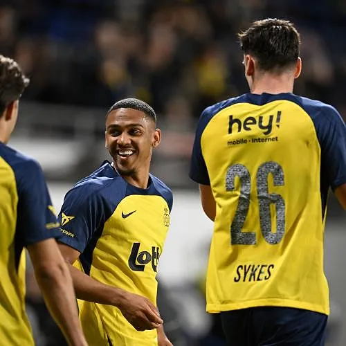 Union begint sterk tegen Sint-Truiden (1-0) en zet meteen druk op Club Brugge