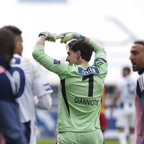 Ongelooflijk: in Turkije scoort een doelman van… 80 meter!