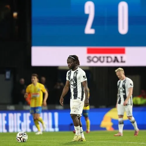 Charleroi struikelt al meteen in Westerlo (2-0), Camara uitgesloten