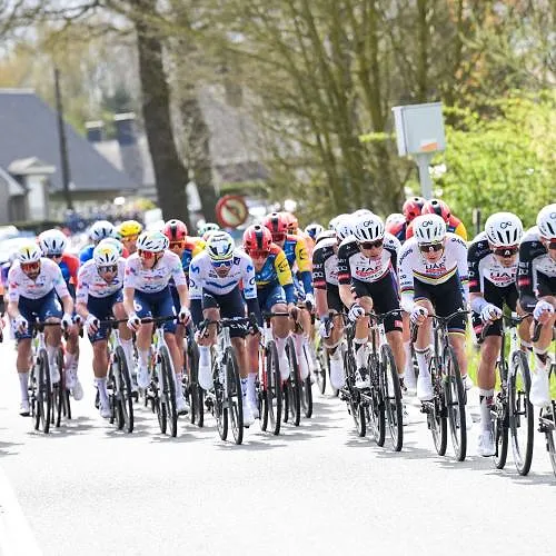 “Onacceptabel”: parket heeft alle renners geïdentificeerd die door rood reden in de Ronde van Vlaanderen