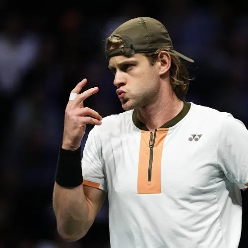 ATP Monte Carlo : Zizou Bergs en Jannik Sinner trekken zich terug uit dubbelspel