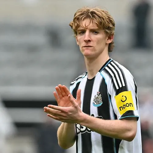 Bayern München zou interesse hebben in Anthony Gordon!