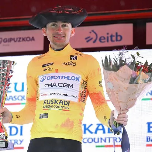 Paul Seixas blijft mogelijk bij Decathlon AG2R La Mondiale... dankzij Emmanuel Macron!