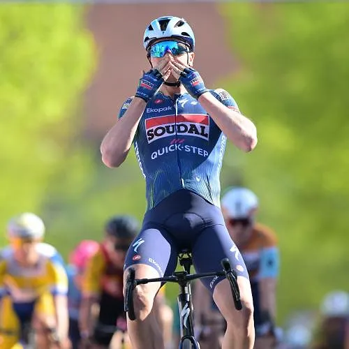 Ronde van Limburg : Tim Merlier maakt favorietenrol waar