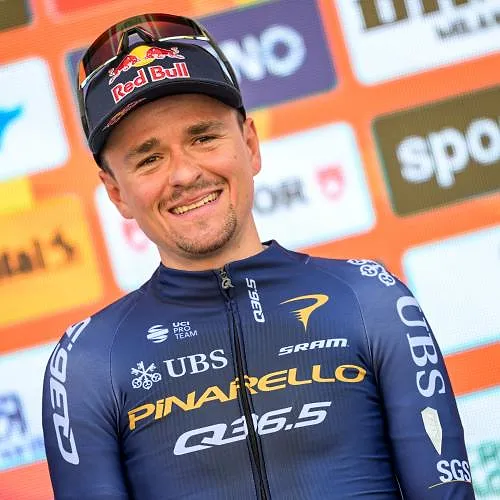 Tom Pidcock terug in competitie in de Ronde van de Alpen, met focus op Luik-Bastenaken-Luik