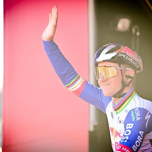 “Alle ogen zullen op ons gericht zijn”: Remco Evenepoel toont zijn ambities aan de start van de Amstel!