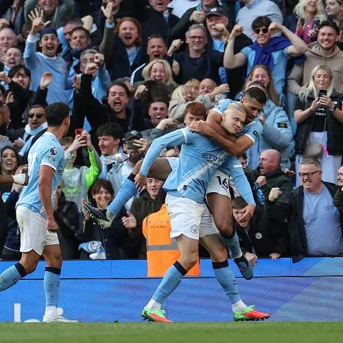Manchester City blaast titelstrijd nieuw leven in na zege tegen Arsenal (2-1)