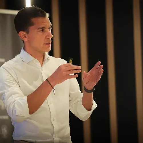 “Ik zie geen overtreding”: Jonathan Lardot blikt terug op de wedstrijd tussen Standard en Charleroi