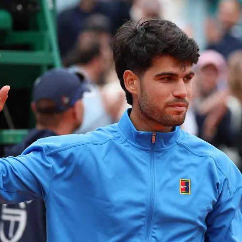 “Het volgende onderzoek wordt beslissend”: Carlos Alcaraz zaait twijfel over deelname aan Roland Garros