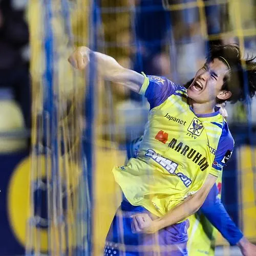 «Vroeger wilde ik voor Anderlecht spelen, nu is het te laat»: Goto geeft tekst en uitleg bij viering