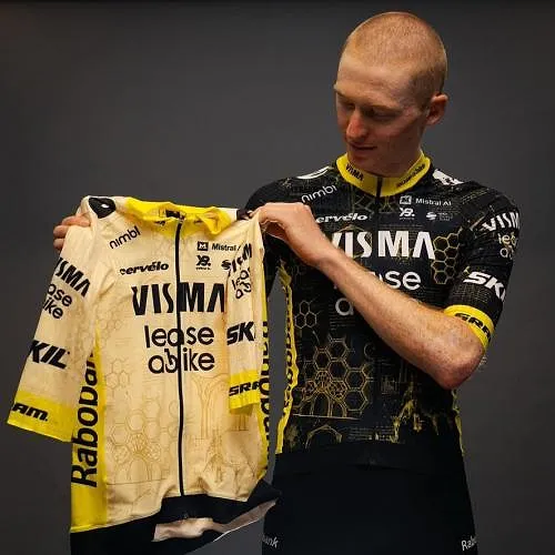 Tour de France: na een stemming onder de fans stelt Visma Lease a Bike zijn shirt officieel voor!