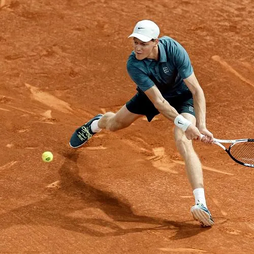 ATP Madrid: Sinner trapt niet in de val Jodar en stoot door naar de halve finales