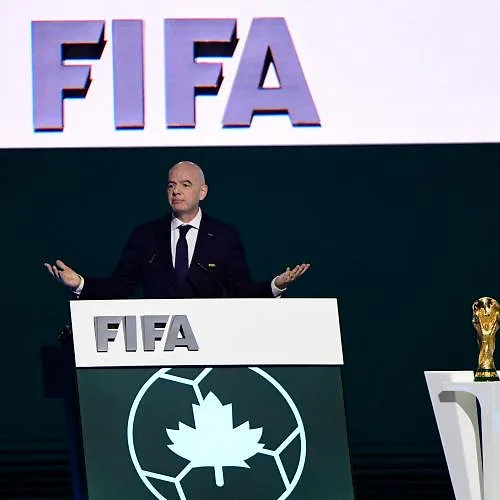 Gianni Infantino stelt zich kandidaat voor nieuwe termijn als FIFA-voorzitter