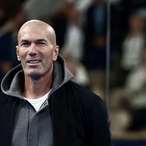 Real Madrid deed poging om Zinédine Zidane terug te halen