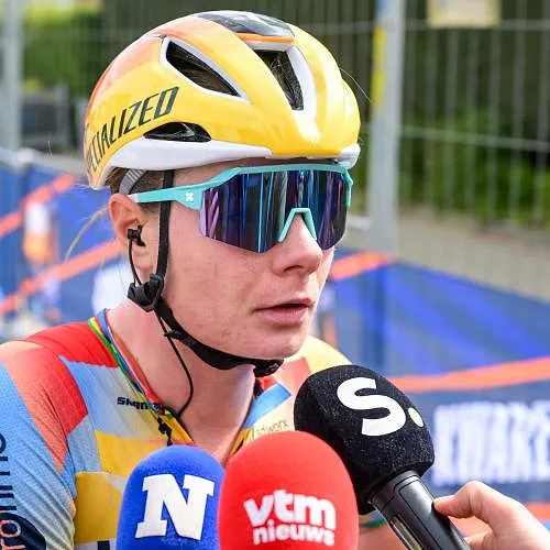 Lotte Kopecky gefrustreerd na nieuwe tweede plaats: «Het is mooi, maar we zijn er niets mee»