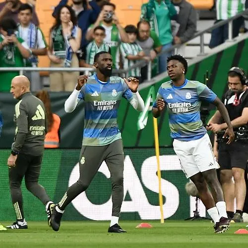 Twee middenvelders van Real Madrid bijna op de vuist tijdens training!
