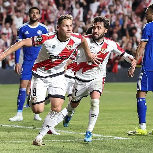 Spelers van Rayo Vallecano midden in de nacht gewekt door vuurwerk in Straatsburg