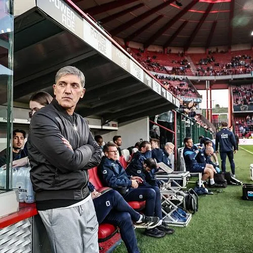 Mazzu is furieus, voor hem was het tweede doelpunt van Standard niet geldig: « Hij wordt in de rug geduwd »