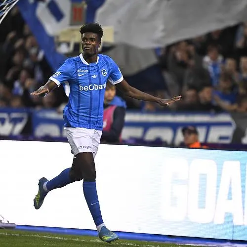KRC Genk verslaat KVC Westerlo (3-0) en komt naast Standard de Liège aan de leiding van de Europe Play-offs