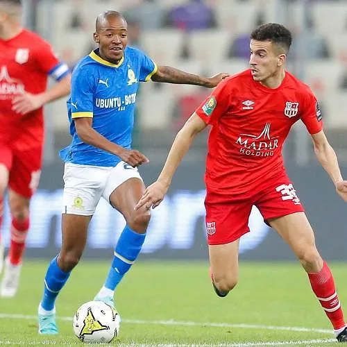 Standard toont interesse in 24-jarige Algerijnse middenvelder die vorige zomer nog op de radar van Charleroi stond