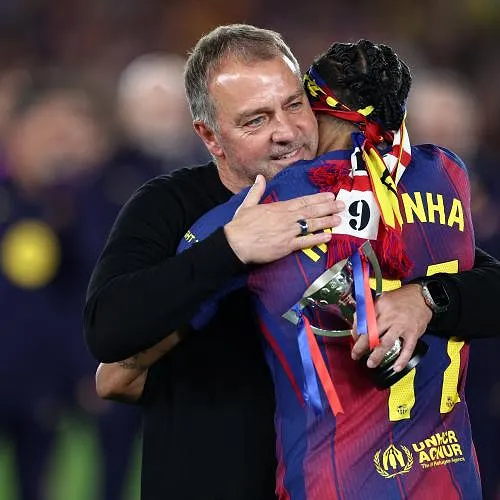 Hansi Flick gaat contract bij FC Barcelona tot 2028 verlengen