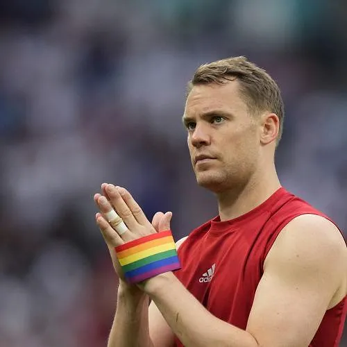 Hij is eeuwig! Manuel Neuer verlengt met één jaar bij Bayern München