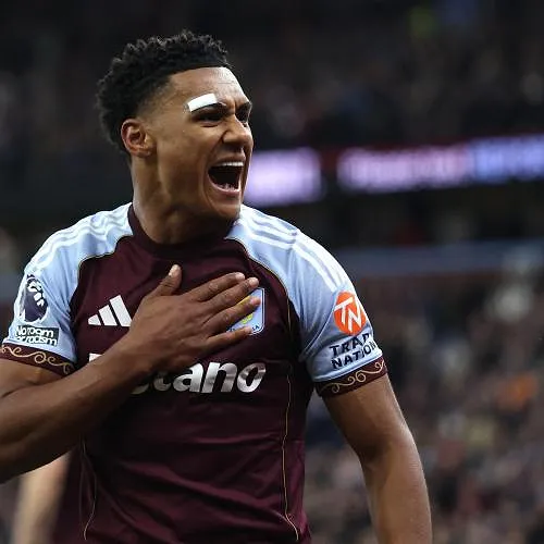Aston Villa verslaat Liverpool (4-2) en verzekert zich van een plaats in de Champions League