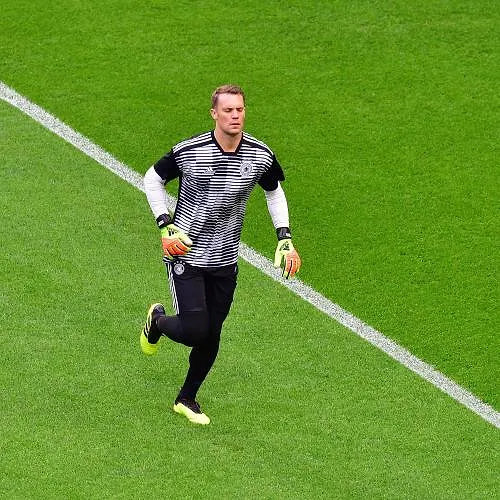 Ongelooflijk: Manuel Neuer zou zijn internationale pensioen stopzetten en met de Mannschaft naar het WK trekken!