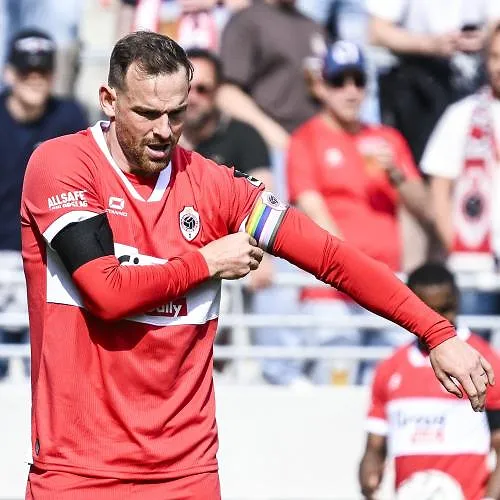 “Hij vertrekt door de grote poort” : Marc Overmars bevestigt het vertrek van Vincent Janssen