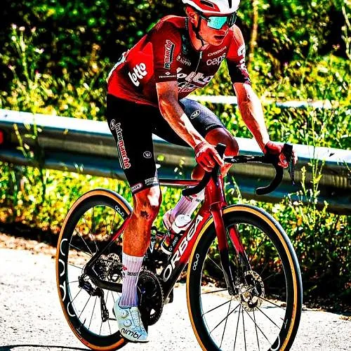 Giro 2026 : Lennert Van Eetvelt geeft op na zware val in de 11e etappe