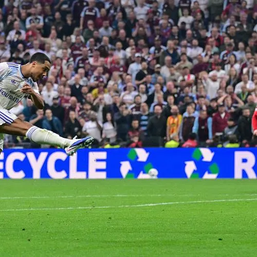 Aston Villa FC wint de Europa League na een comfortabele zege tegen SC Freiburg, Youri Tielemans opende de score