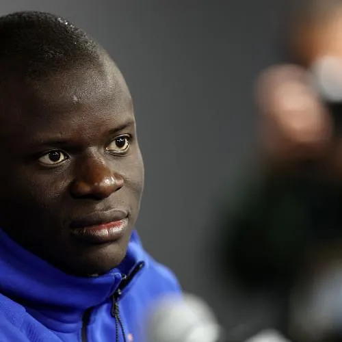 N’Golo Kanté naar Virton afgereisd om de titel te vieren met de spelers !