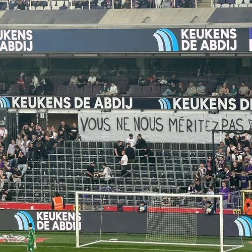 Anderlecht-supporters besluiten… te gaan kicker spelen in het stadion !