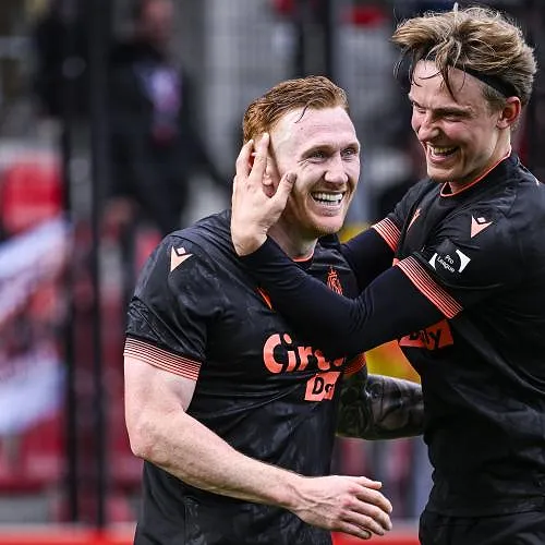 “Niet denken aan de barragewedstrijd” : David Bates voorzichtig voor Standard – Charleroi ! (video)
