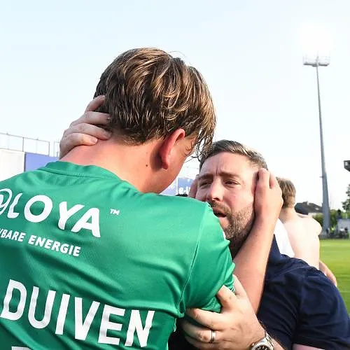 « “De jongens hebben hier zo hard voor gewerkt” » : Lee Johnson euforisch na promotie van Lommel SK