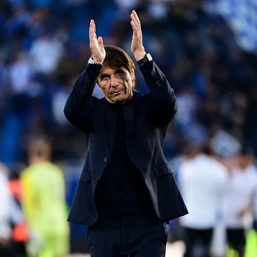 De ene zag zich zonder blessures kampioen worden, de andere niet : Conte en De Laurentiis kibbelen op persconferentie