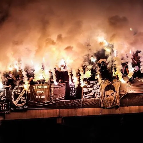« Dit herleiden tot een simplistische lezing zou een fout zijn » : de Storm Ultras antwoorden Standard