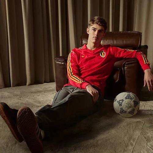 De Belgische voetbalbond brengt iconisch shirt van de Rode Duivels opnieuw uit !