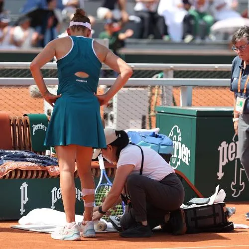 Getroffen aan de rechterkuit : Elise Mertens sneuvelt in de tweede ronde van Roland Garros