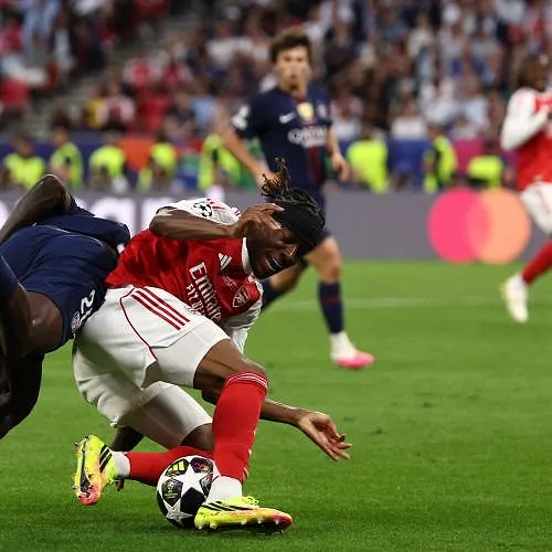 Grote polemiek : was het overtreding op Madueke en penalty voor Arsenal in de Champions League-finale ?