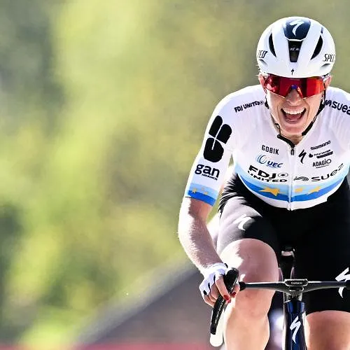Giro Donne : Demi Vollering wint bergrit, Anna van der Breggen blijft in roze