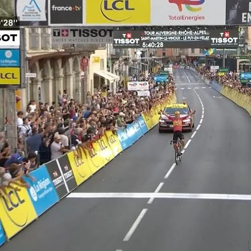 Ronde van Auvergne-Rhône-Alpes : Anthon Charmig wint de tweede etappe !