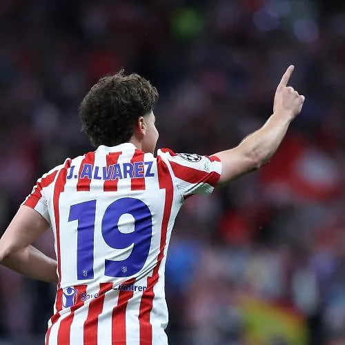 Atlético wijst bod van Real op Julián Álvarez af en haalt op sociale media openlijk uit naar de club