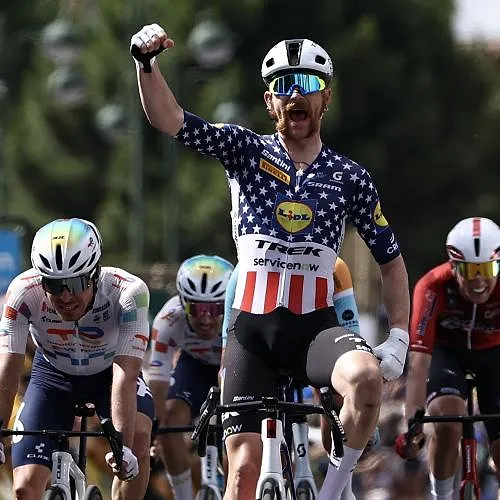 Tour Auvergne-Rhône-Alpes : vroege vluchter Quinn Simmons snelt naar zege in vierde rit, Alex Baudin blijft leider