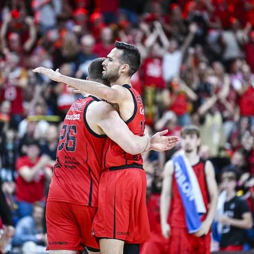 Antwerp Giants winnen beslissende kraker tegen Oostende en zijn kampioen van België !