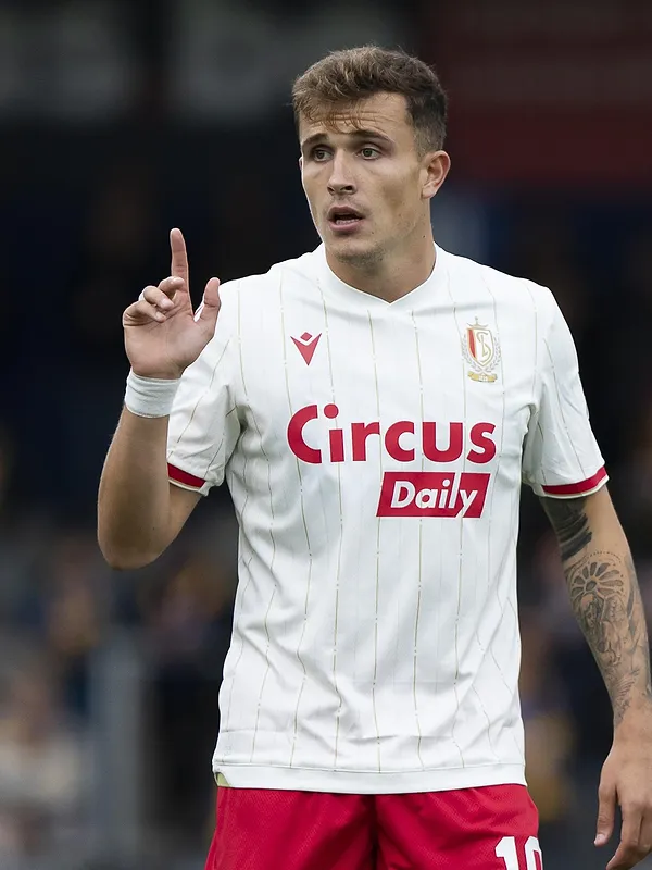 Dennis Ayensa : « Le Real Madrid ne m’a pas appelé donc je n’avais pas de raison de partir du Standard »
