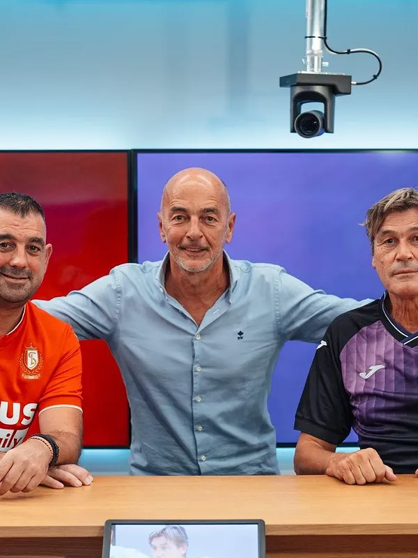 «Pardon Michou!», «Mais ils sont fous!»...: Marc Delire lance «Top Pronos» avec deux fans, l’un du Standard et le second d’Anderlecht (vidéo) - Bouba, Marc Delire et Georgio