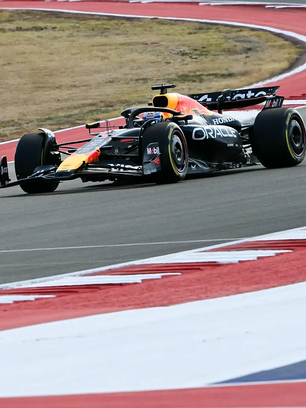 Formule 1 : Max Verstappen remporte la course sprint à Austin et grappille des points sur les McLaren