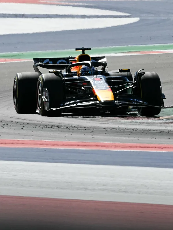 Max Verstappen s’impose à Austin et revient à 40 points d’Oscar Piastri